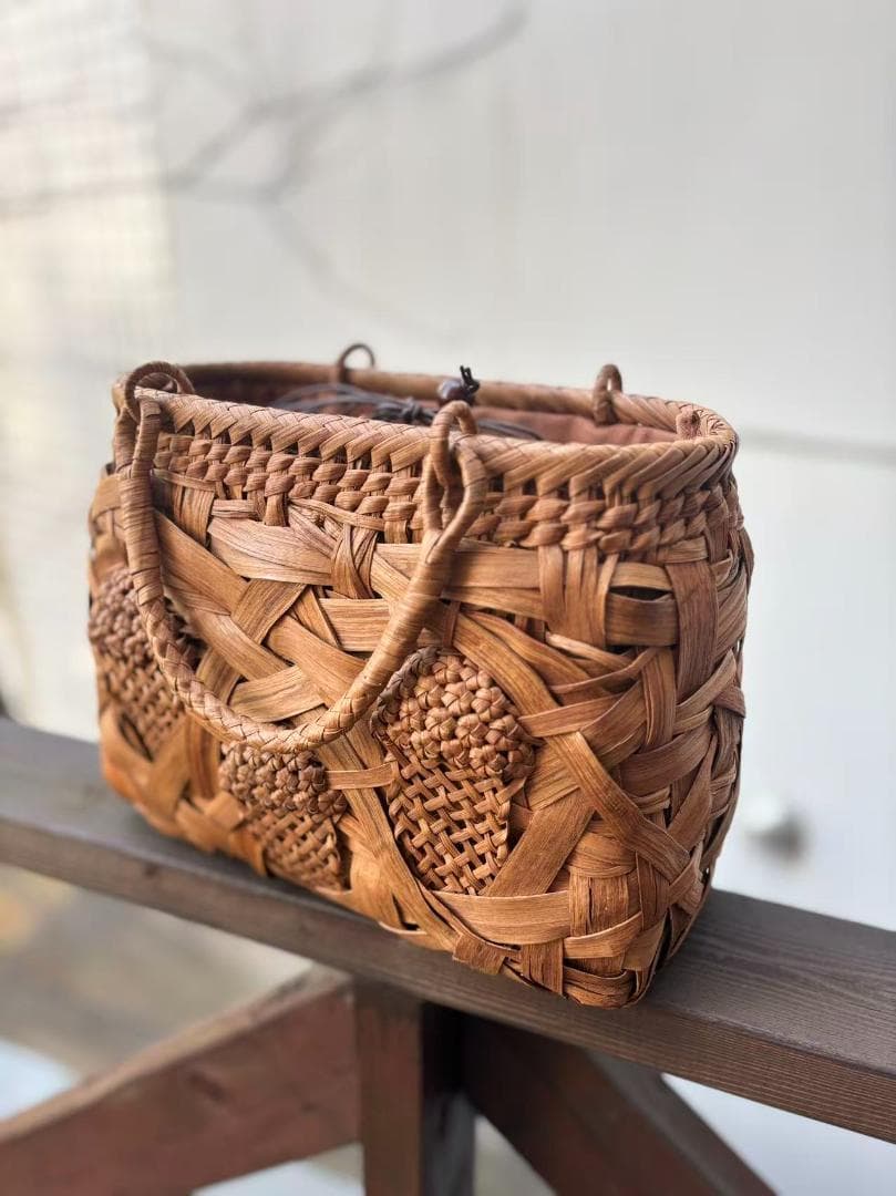 山葡萄　手作り　かごバッグ　乱れ編み、花編み　オリジナルデザイン