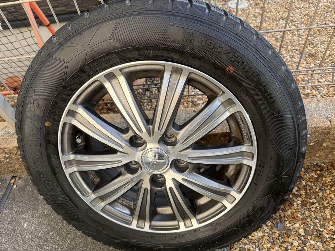 スタッドレスタイヤ　195/65/R15 アイスナビ①