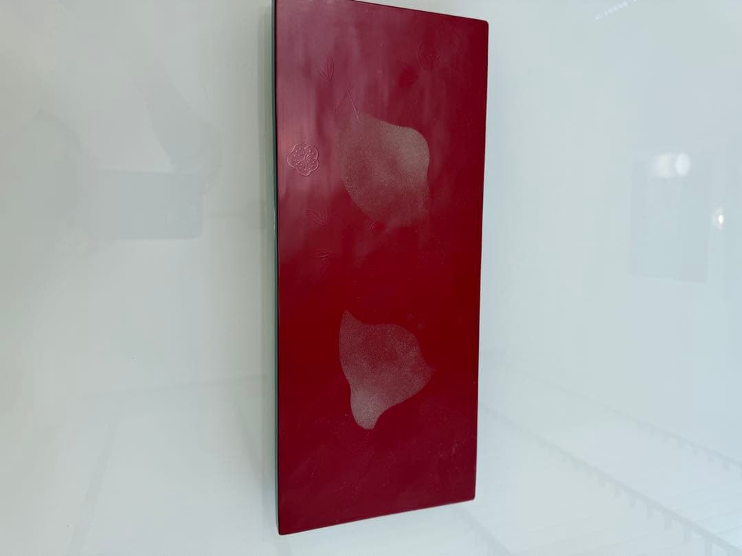 赤い漆器 盆 花と葉模様