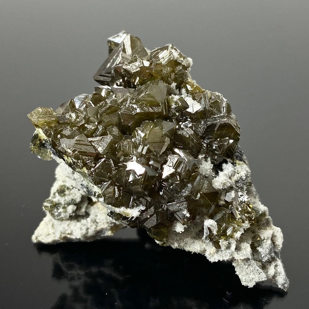 スファレライト　閃亜鉛鉱　オリーブカラー　鉱物標本　原石鉱石　天然石　ストーン