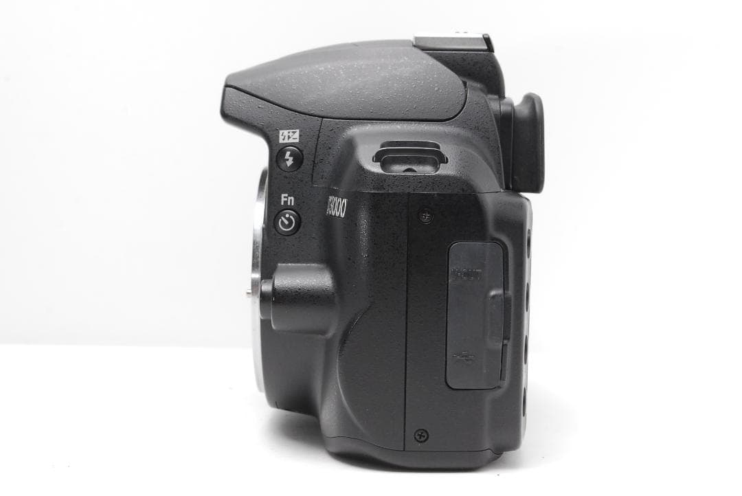 ohencx852sf 　Nikon D3000　ボディのみ