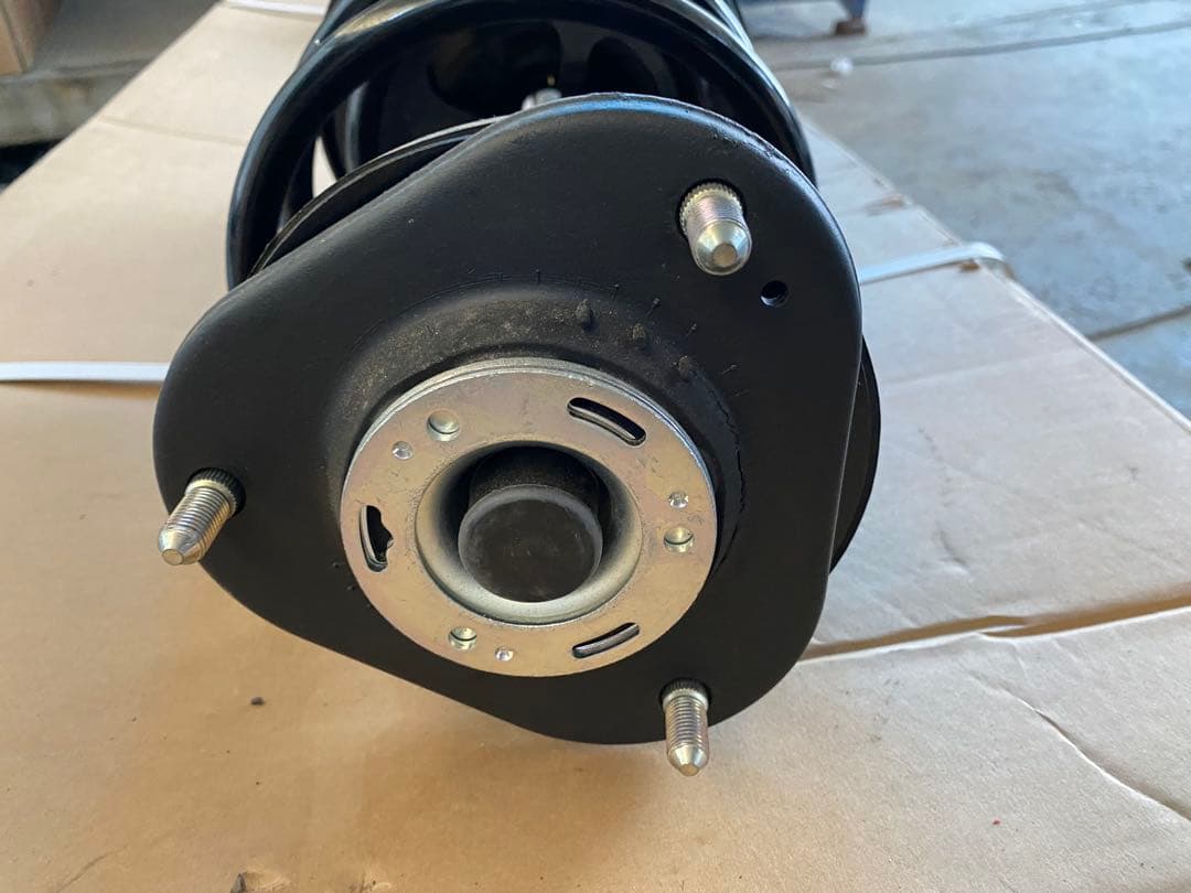 サスペンションキット ストラットとスプリングセット ALPHARD