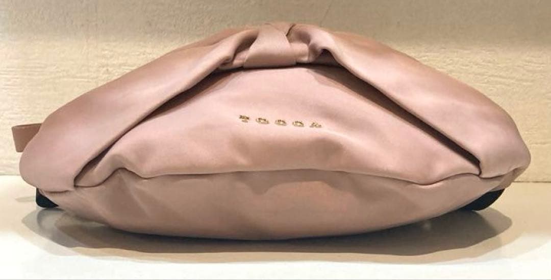 【美品】TOCCA 撥水　RIBBON KNOT BODY BAG ボディバッグ