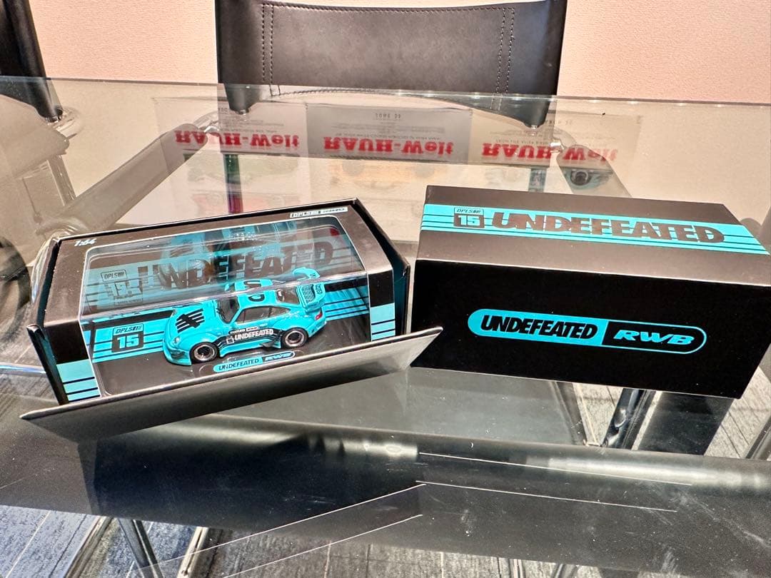 UNDEFEATED RWB 15 ミニカー ターコイズ1/64