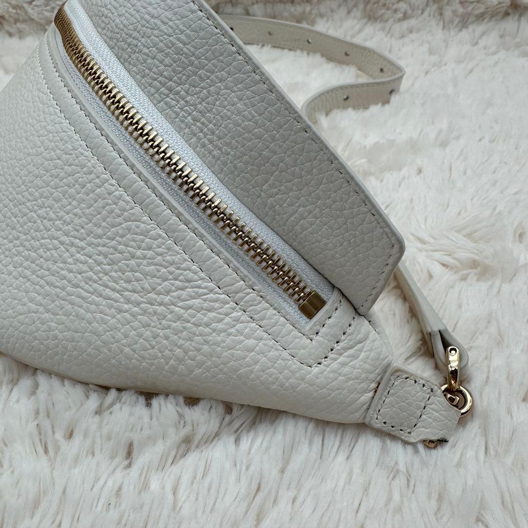 ✨極美品✨フルラ　ウエストポーチ　ボディーバッグ　オールレザー　白　男女兼用