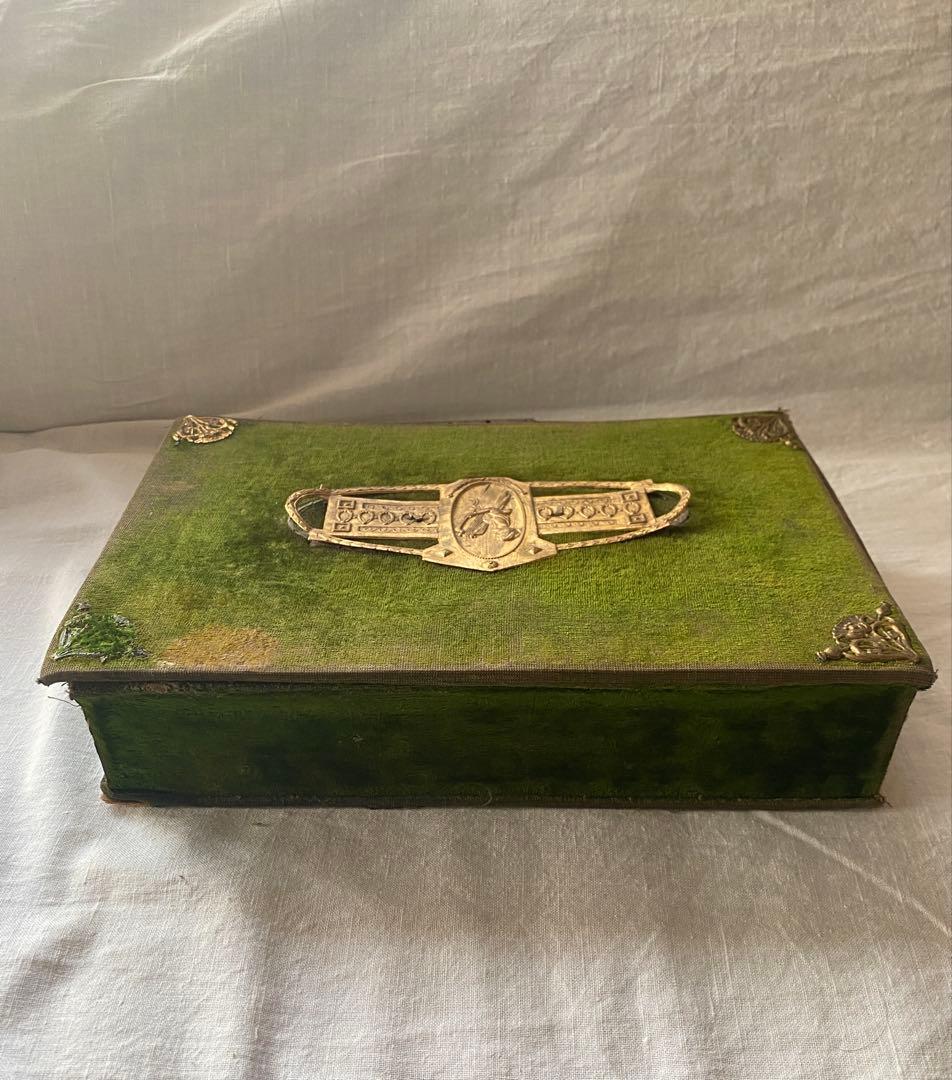 パスザバトンで購入　アンティーク小物入れ　古い箱　USED ディスプレイ備品に