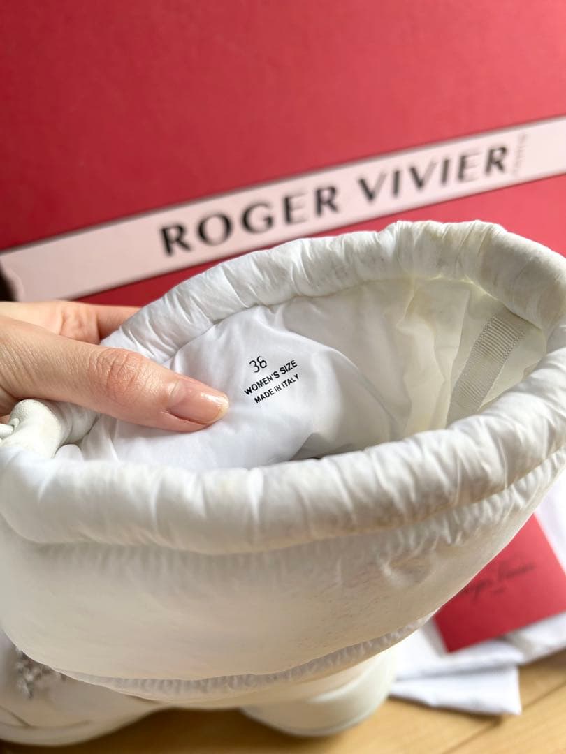 ロジェヴィヴィエ クリスタルバックル ヴィヴ ラン ブーツ　スノーブーツ　白