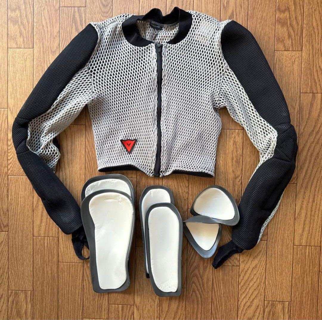 ダイネーゼ プロテクター Sサイズ イタリア製 スキー スノーボード 自転車