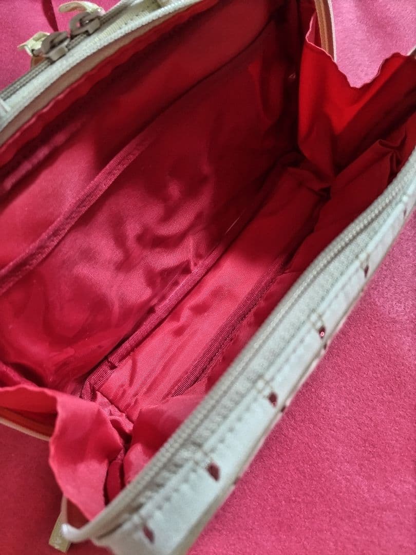 【極美品】アルティザン・アンド・アーティスト　ポーチ　大　リップ柄