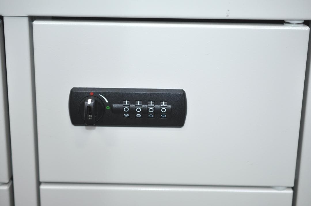 鍵付きスマホ貴重品セキュリティロッカー（配線穴付）TA2488