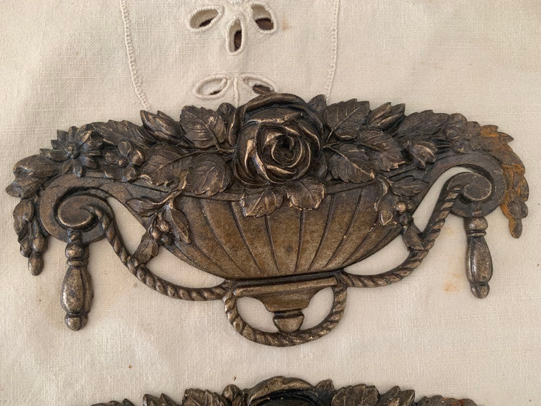 フランスアンティーク　飾りもの　金属製　2個セット　ブロカント