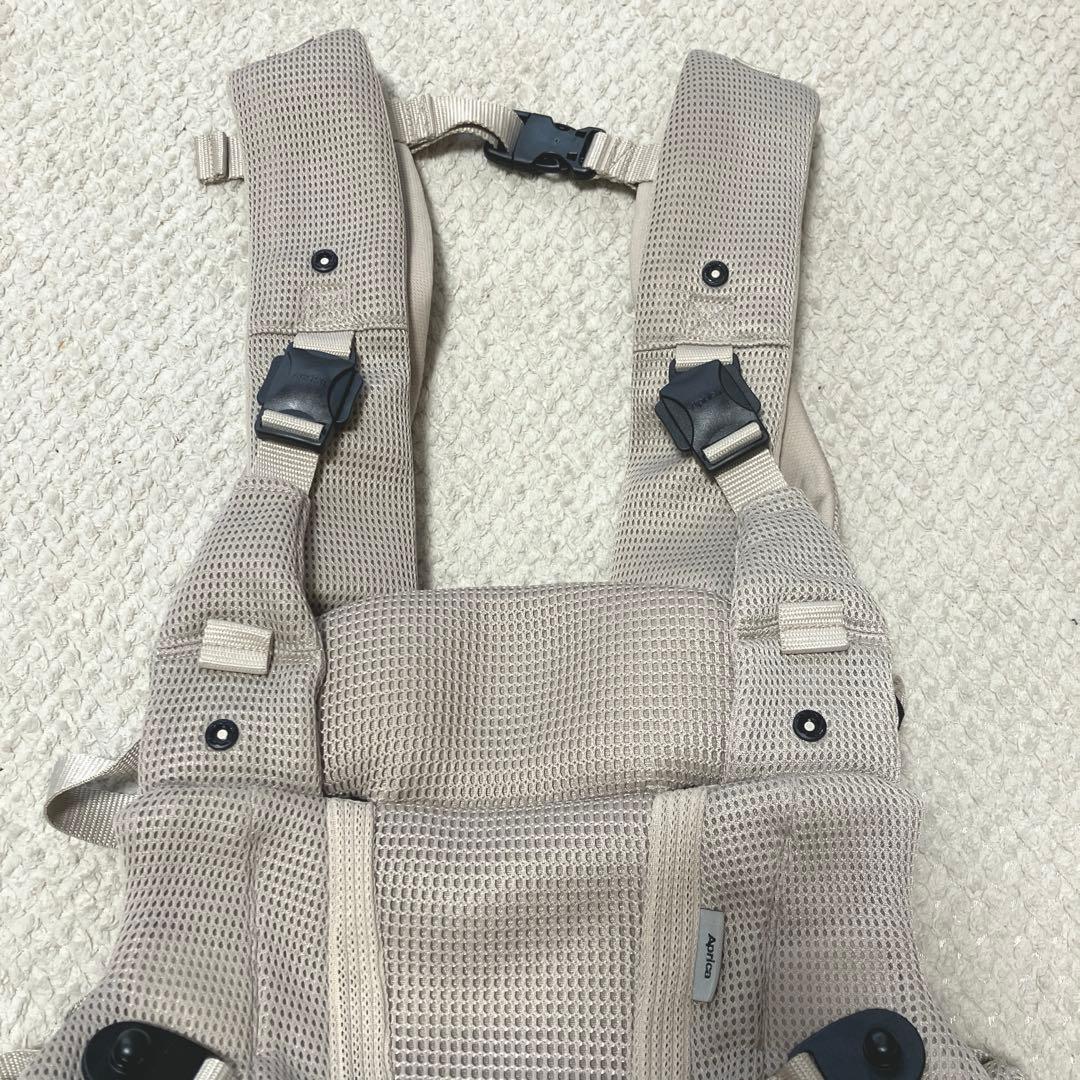 アップリカ　ラクリス　ベージュ メッシュ 抱っこ紐