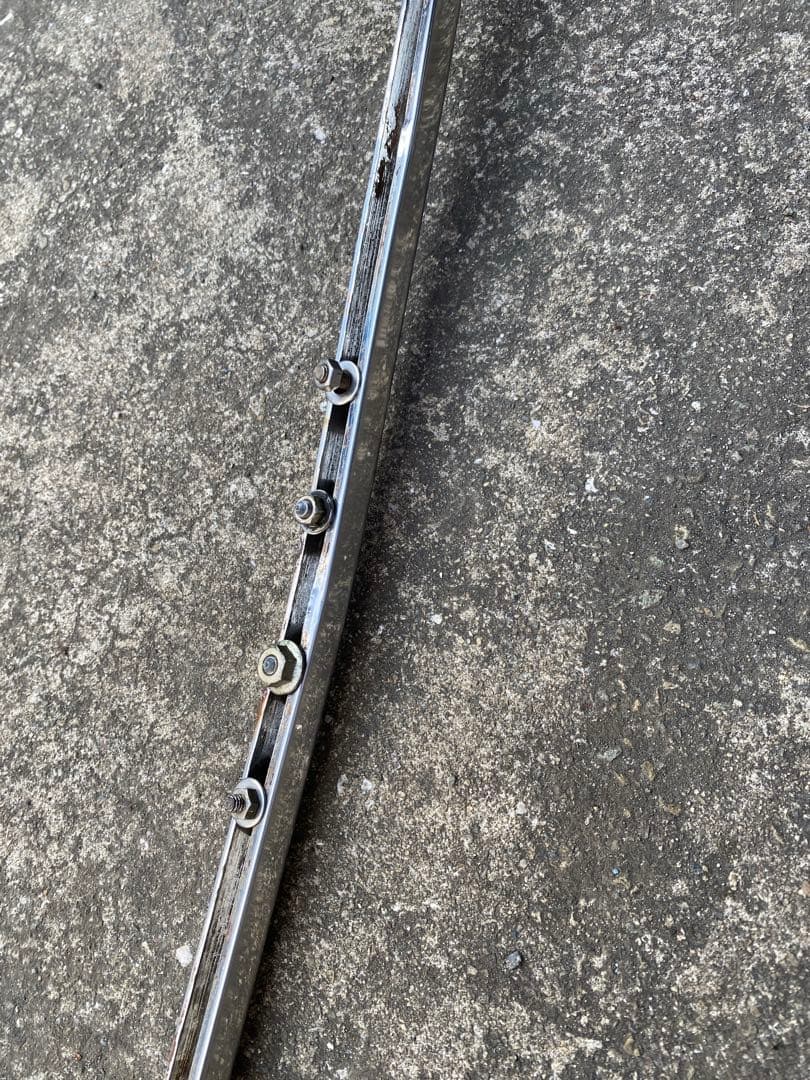 日産箱スカ　2000GT 2000GTRリアーグリルアッパーモール