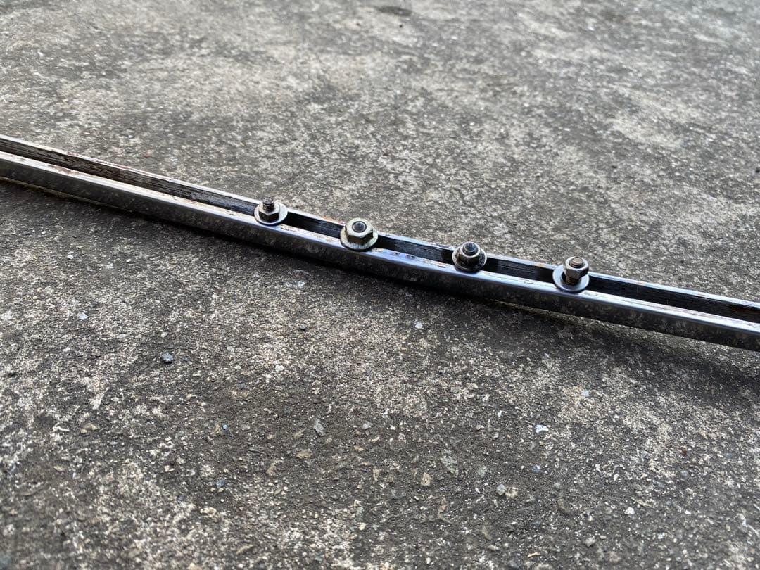 日産箱スカ　2000GT 2000GTRリアーグリルアッパーモール