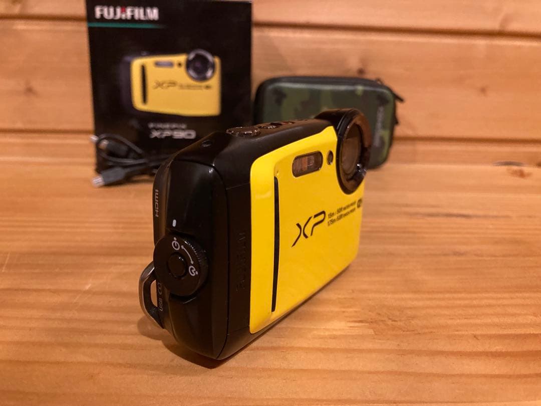 FUJIFILM 富士フイルム　FINEPIX XP90 防水デジカメ　コンデジ