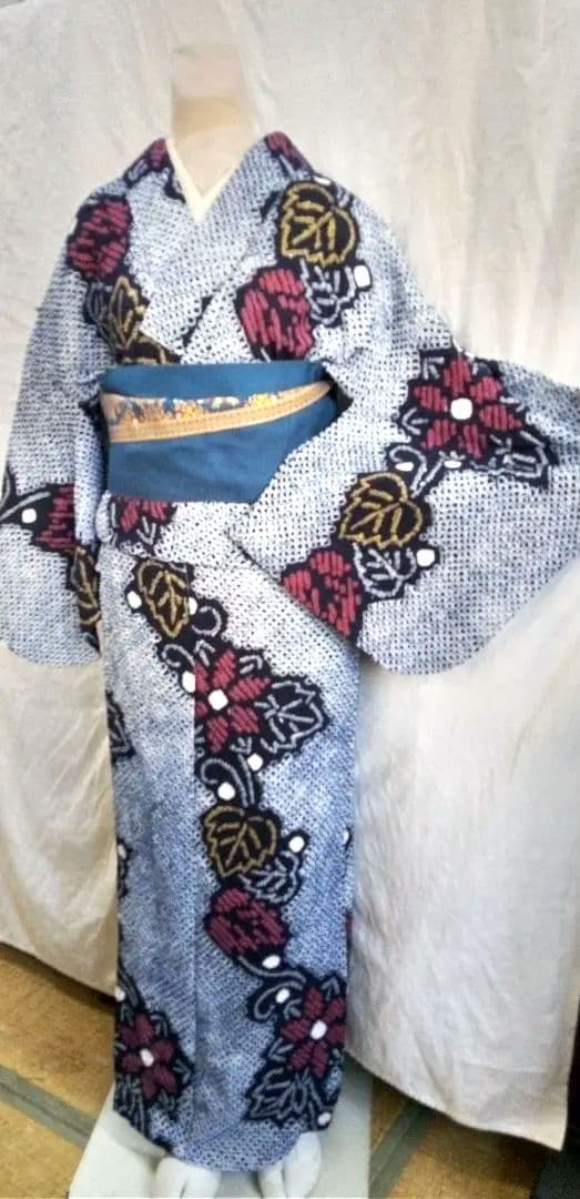 有松鳴海絞り浴衣、紺色に葉っぱ柄入り