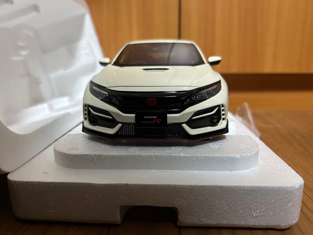 Civic Type R ホワイト ミニカー1/18
