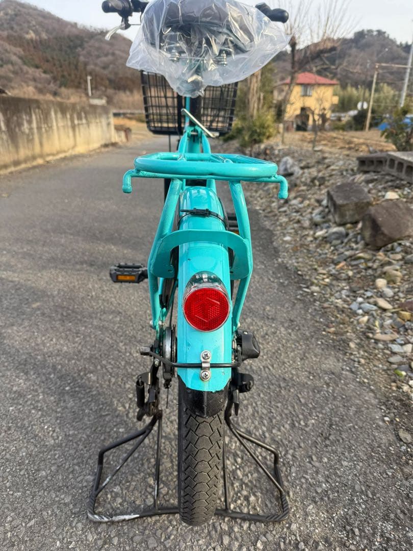 ヤマハ電動アシスト自転車、シティバイク、ブルー色。