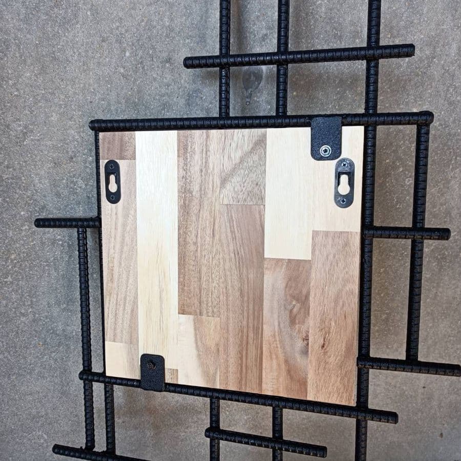 壁掛け可能看板 格子状 木材 スチール