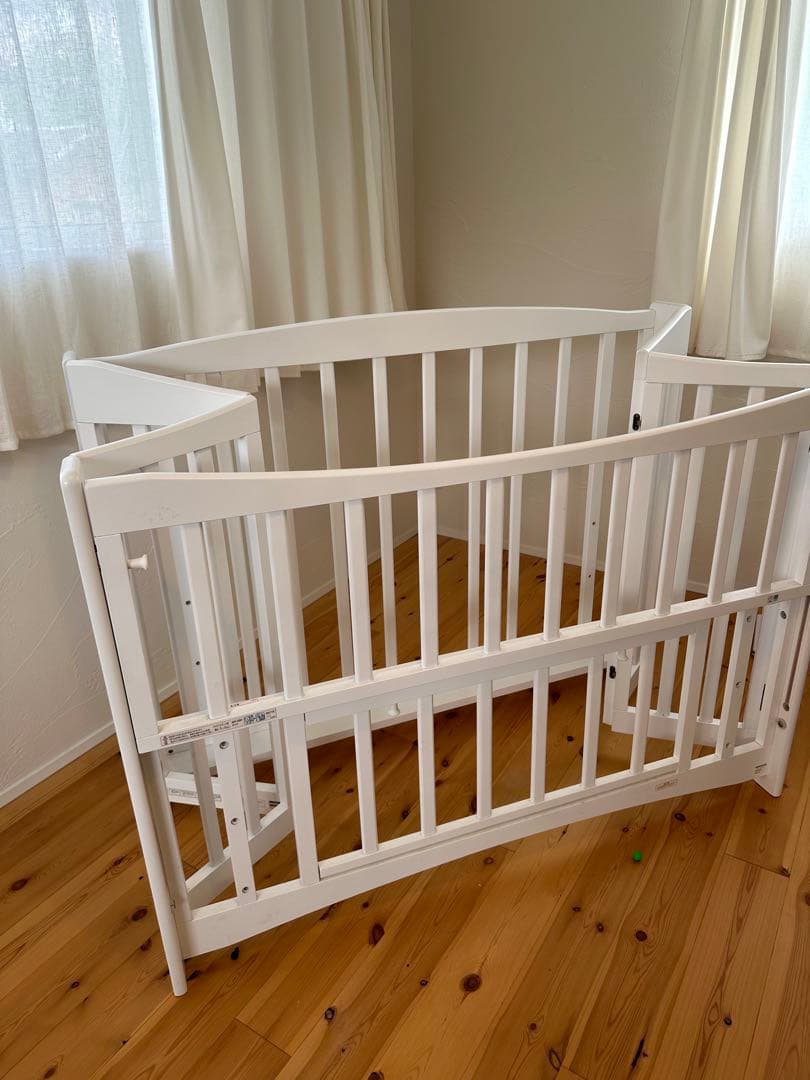 ホワイト　ベビーベッド　コンビミニ