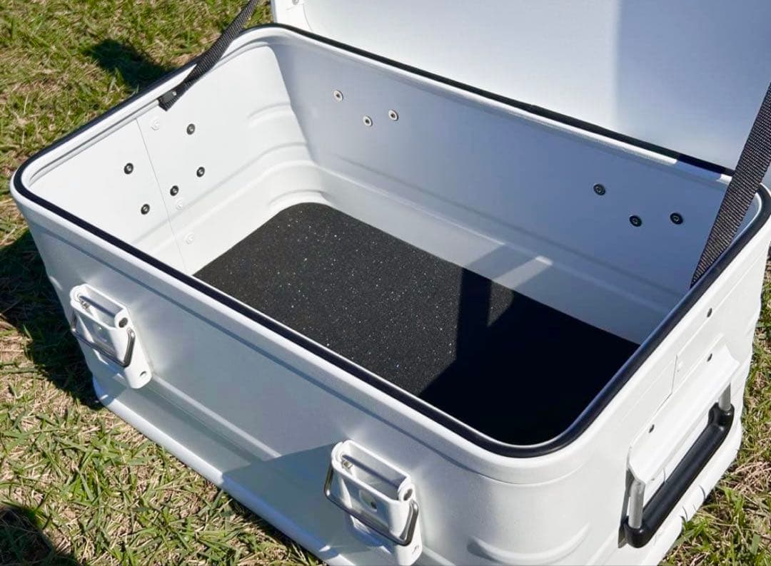 マットホワイト　スタッキング コンテナボックス　30l アウトドア　限定1点