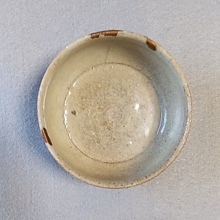 李朝白黒象嵌三島ぐい吞み　李朝　李朝ぐい吞み　李朝三島ぐい吞み　李朝三島