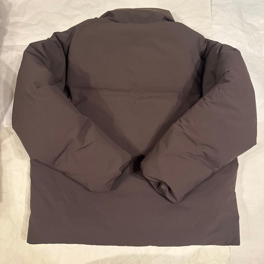 ユニクロ 新品未使用タグ付き シームレスダウンジャケット(ダークブラウン/M)