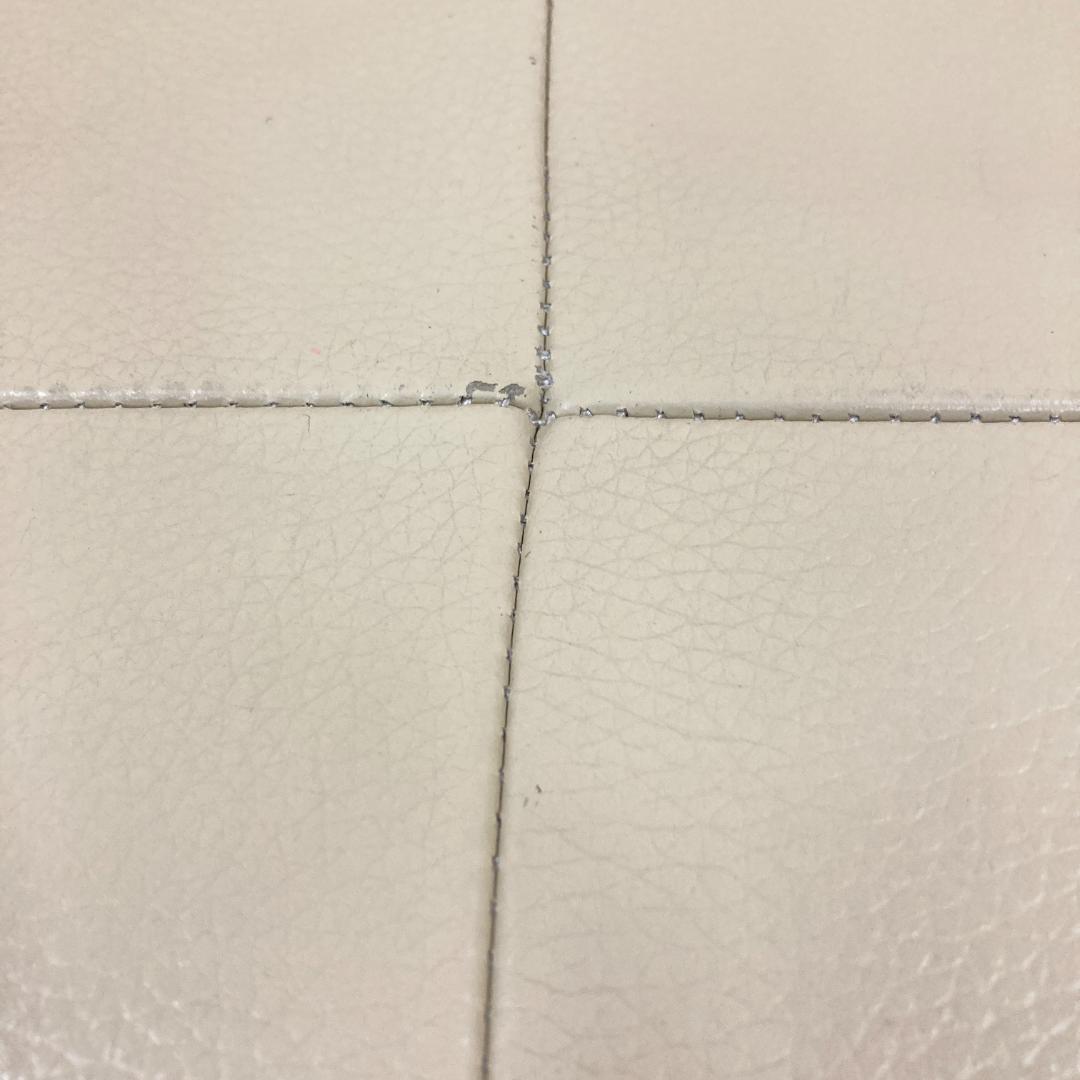 IDC大塚家具　総革　スツール　オットマン　オフホワイト系