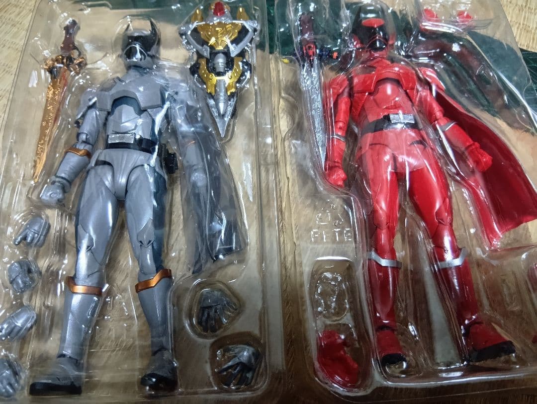 フィギュアーツ　キングオージャー　クワガタオージャー、オオクワガタオージャー