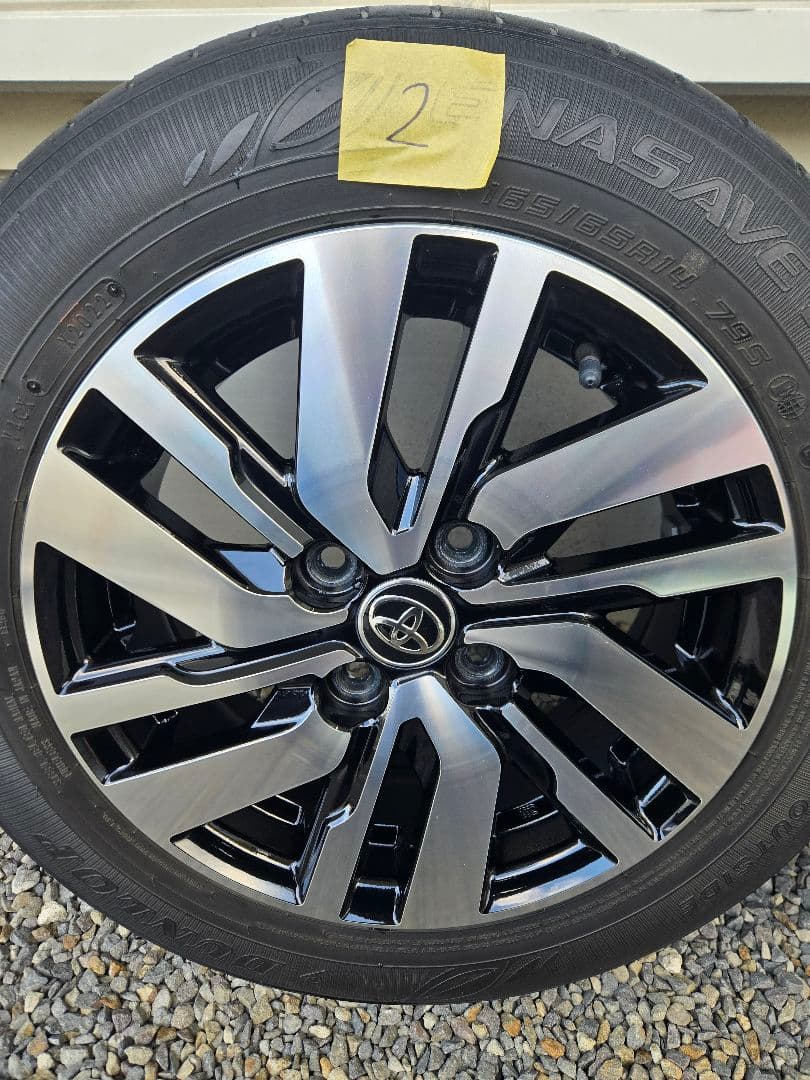 はむさん専用まとめできないので値段変更しました！トヨタルーミー純正14インチ2本