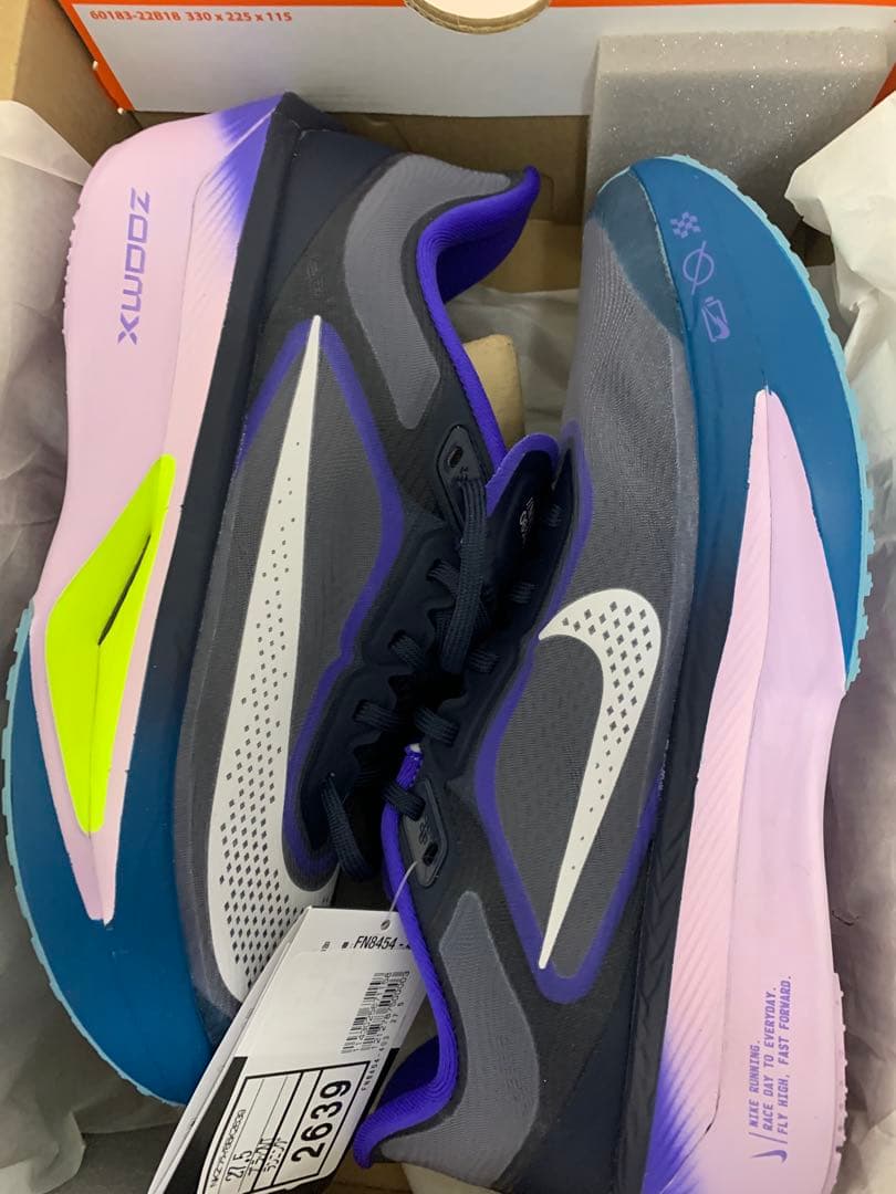 【未使用品】NIKEズームフライ6 27.5cm