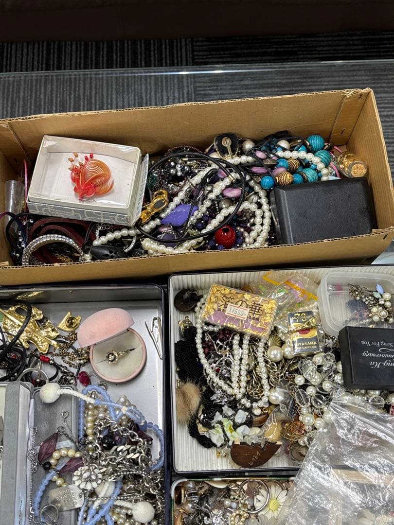 遺品整理　アクセサリー等　大量