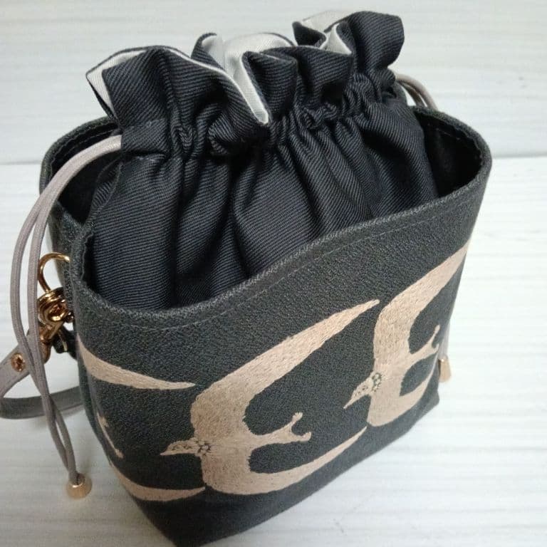 ミナペルホネン　ポケット巾着バッグ　go!　ダークグレー　鳥さん