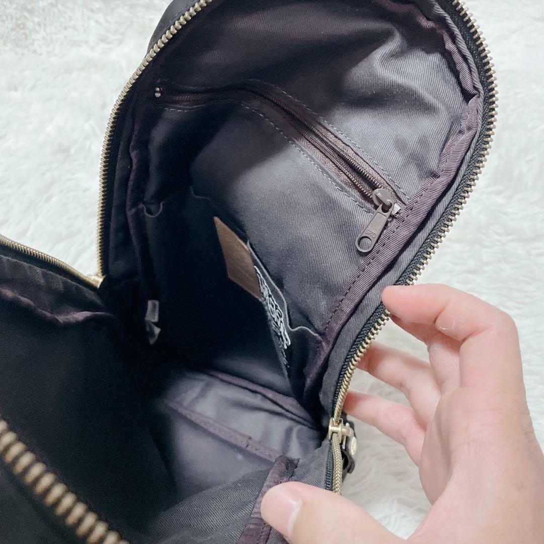 RUSSET ブラック　ボディバッグ　レディース　金具　ナイロン　日本製