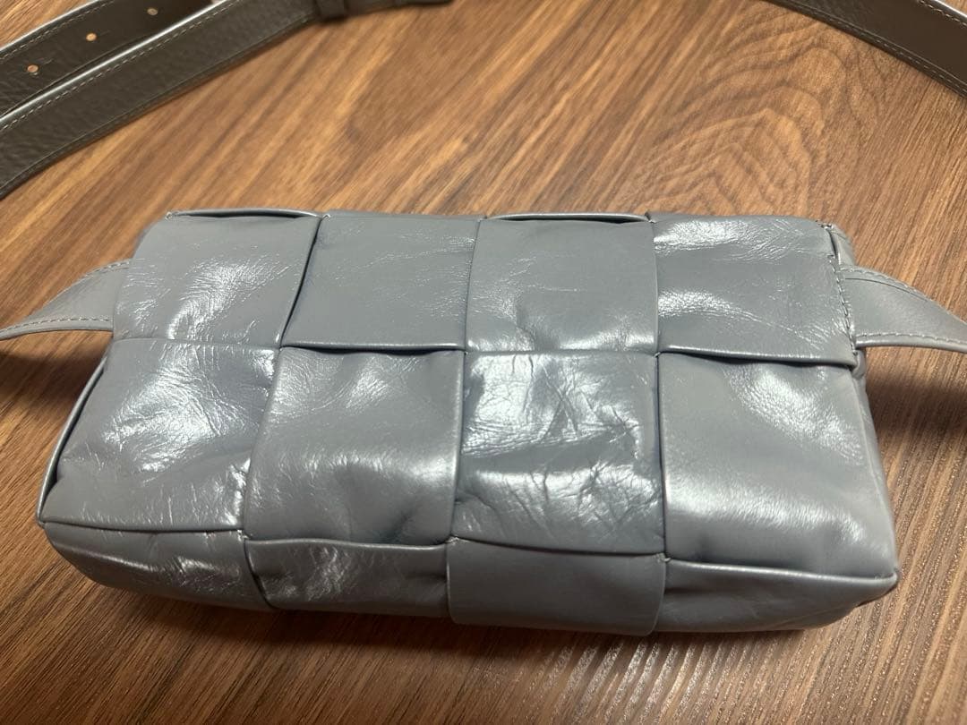BOTTEGA VENETA グレー ボディバッグ