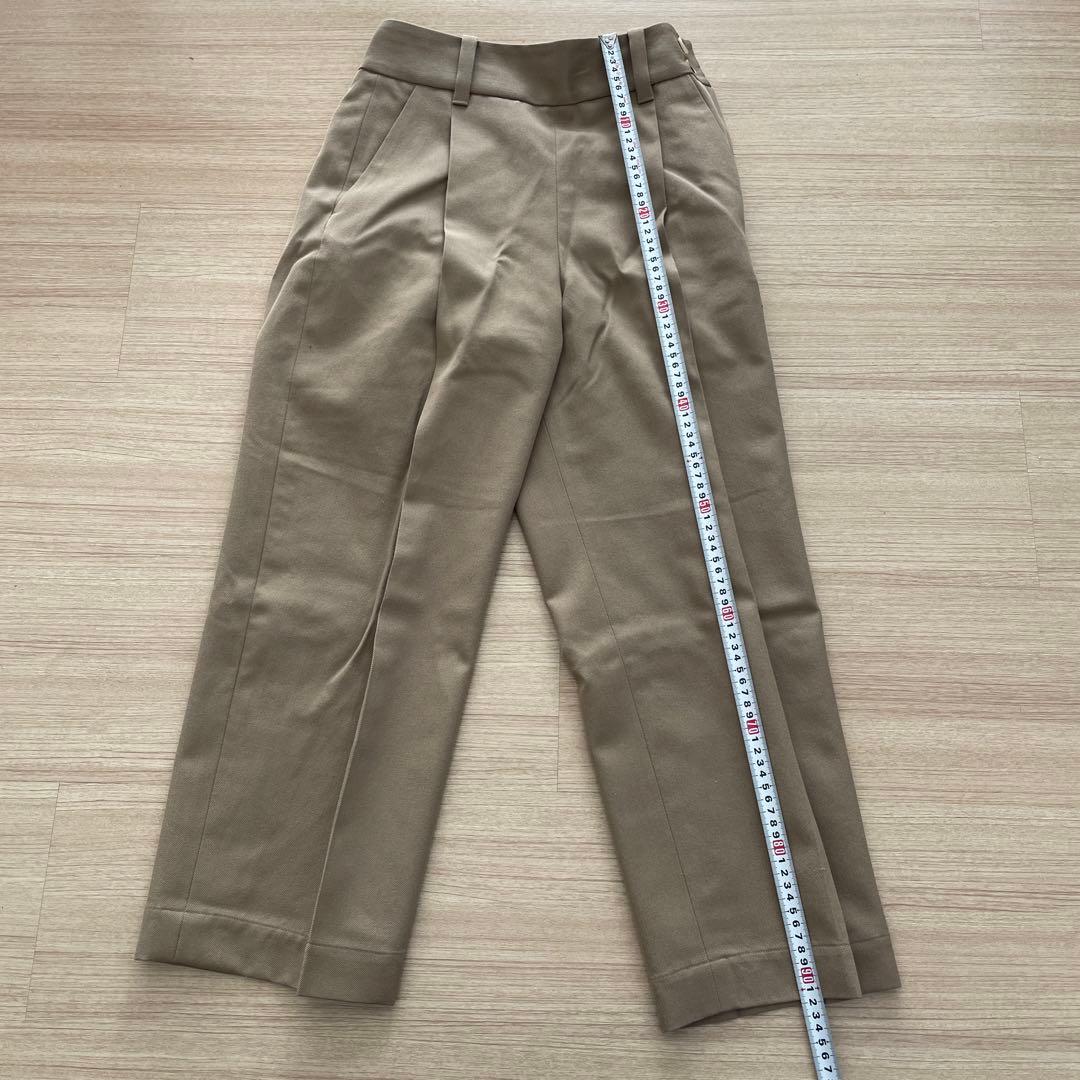 マーガレットハウエル　ベージュ プリーツ入り チノパン