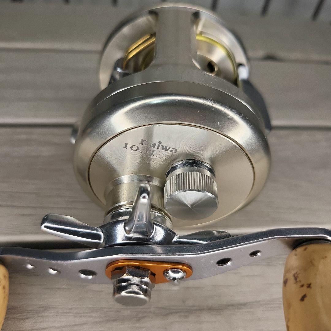 Daiwa ミリオネア　CV-Z 103L ベイトリール シルバー