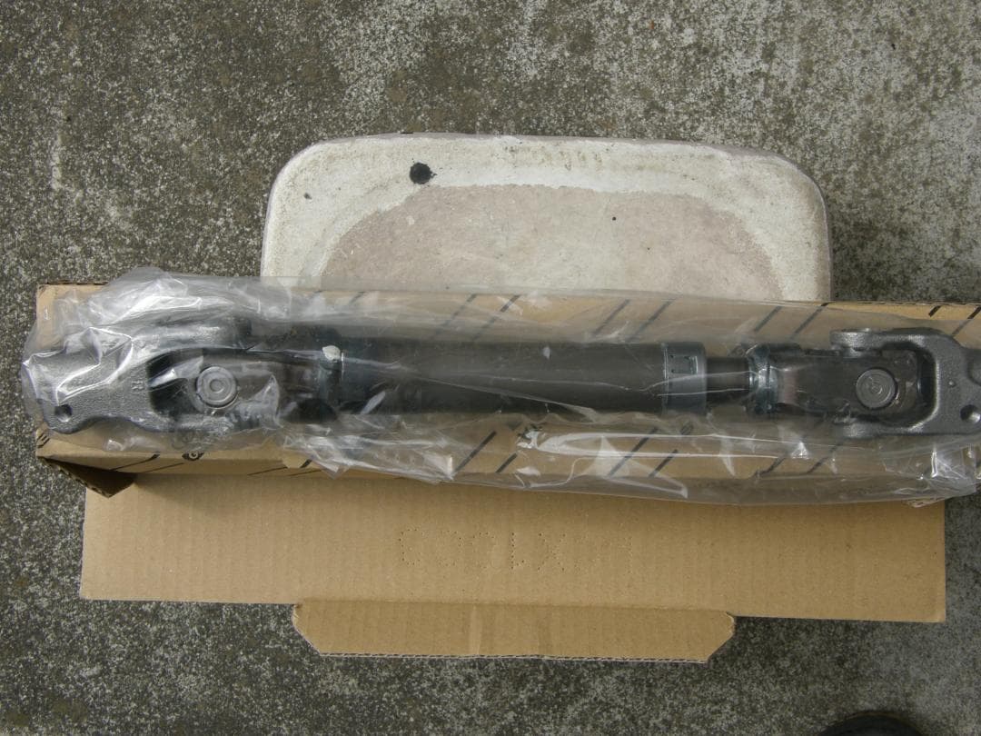 未使用 ステアリングシャフト ZRR70ノアボクシー 45260-28140