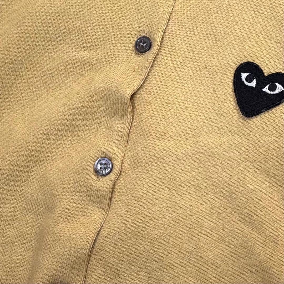 プレイ コムデギャルソン カーディガン 黒ハートロゴ ベージュ M 日本製