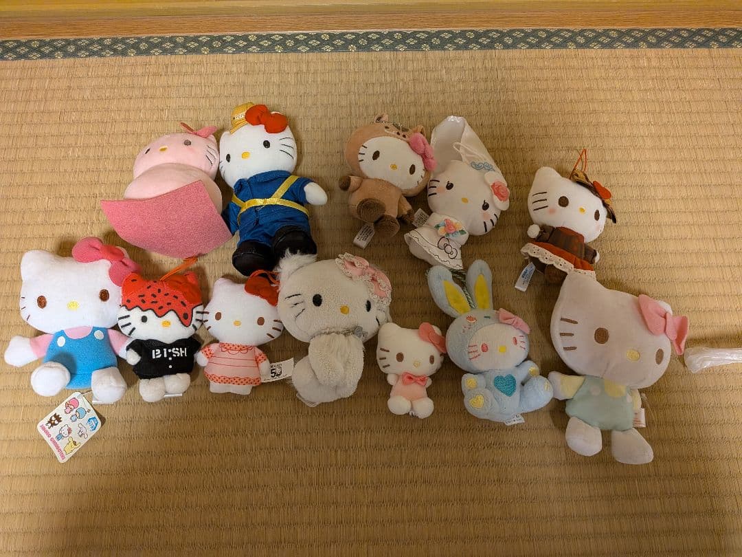 約83個　ハローキティ サンリオ ぬいぐるみ　マスコットご当地プライズアベイル