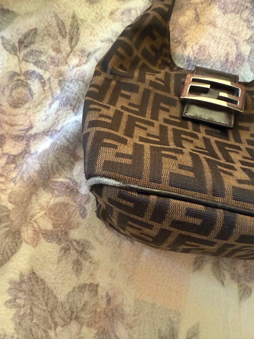 Fendi ブラウンロゴハンドバッグ