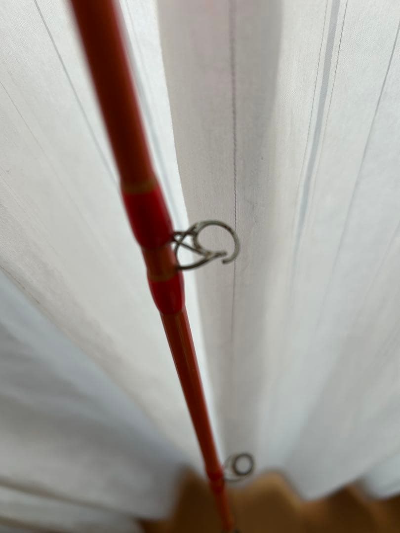 【美品】【ジャンク品】￼釣竿　底もの用￼ 赤いスピニングロッド