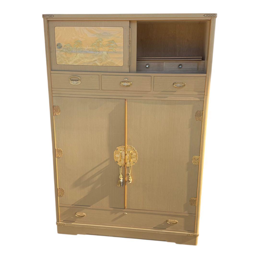 着物　外装は合板ですが衣装収納部は桐箪笥　年代物