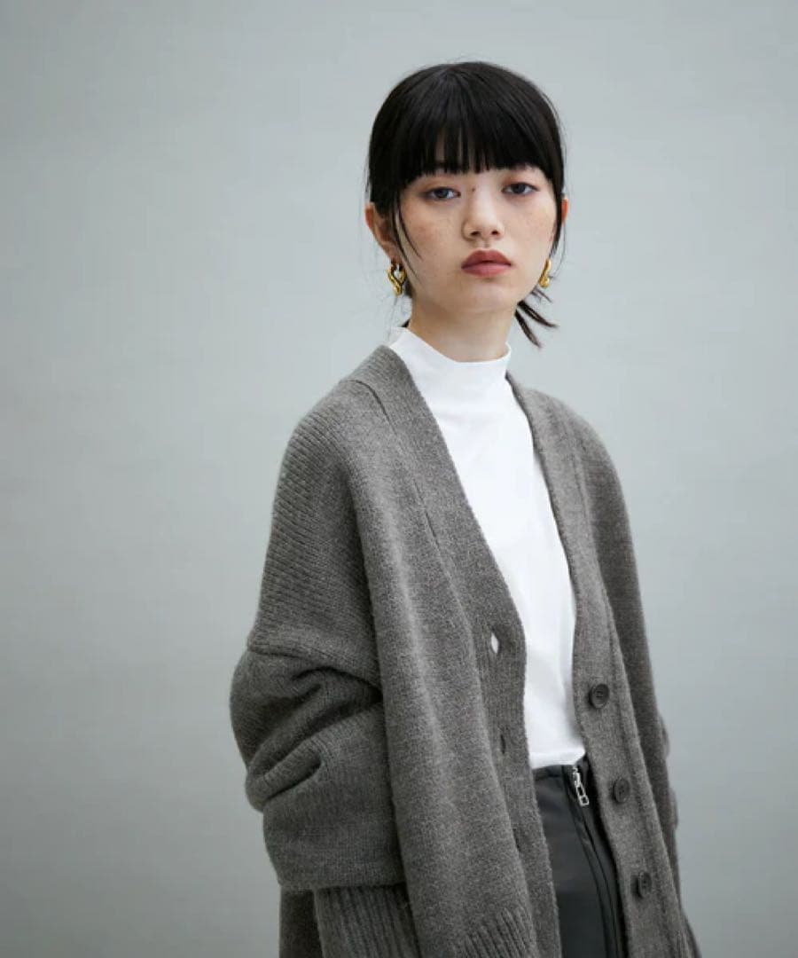 mimosa ローゲージVネックカーディガン　エアリーシアーカフスカットソ