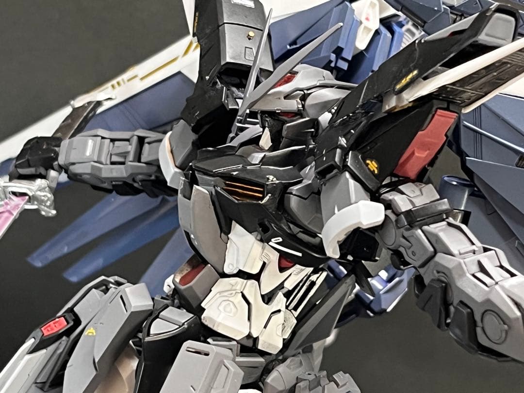 ガンプラ　全塗装完成品　MG ガンダムアストレイ