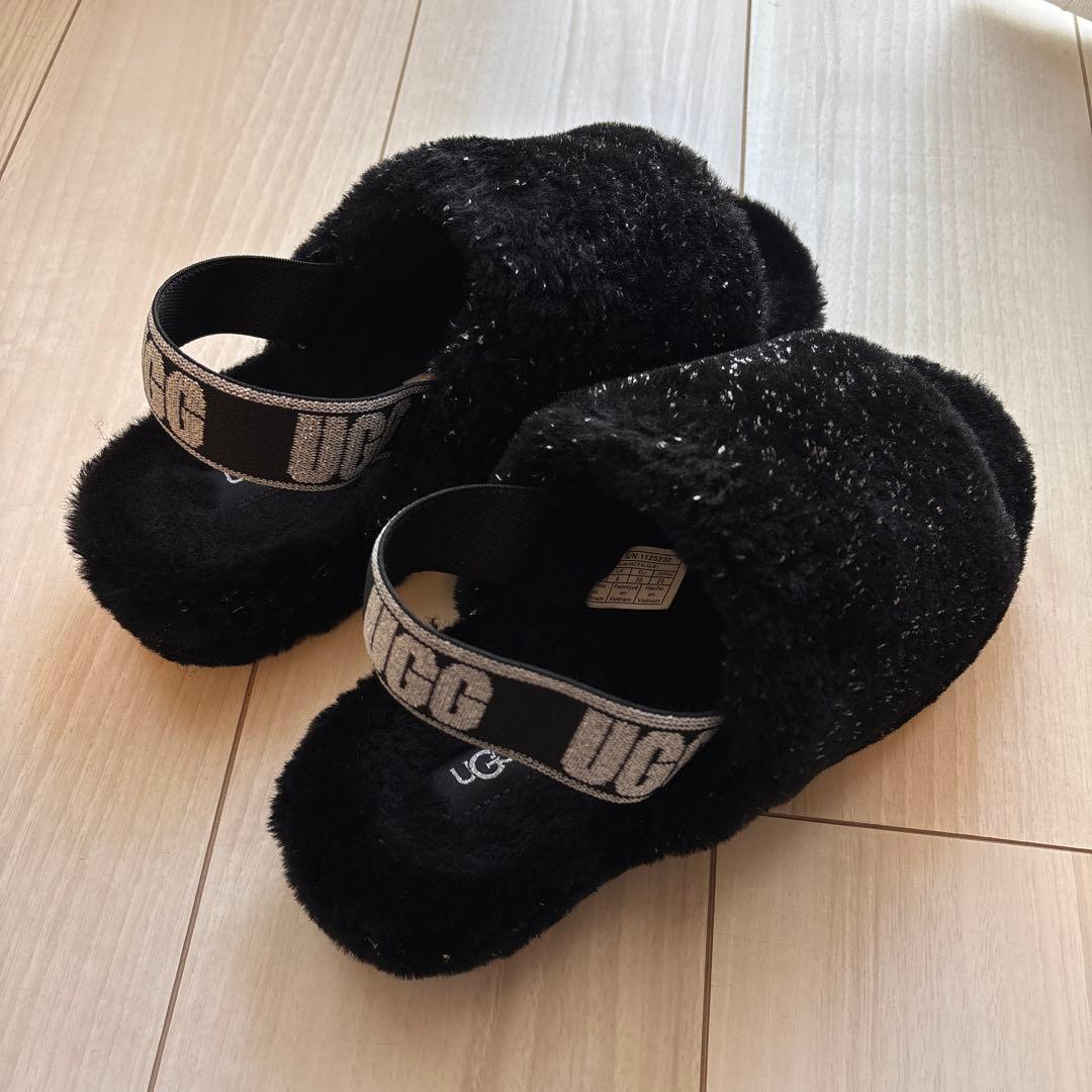 UGG ブラックファー スライドサンダル