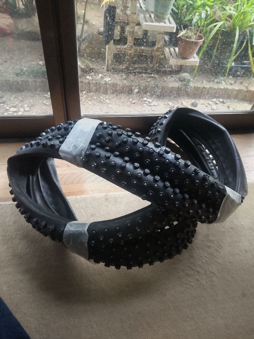 シュワルベスパイクタイヤ　2つ