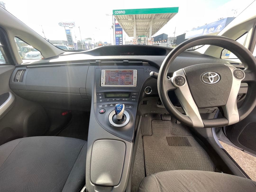 大阪より個人出品プリウス車検令和9年3月迄！ハイブリッド