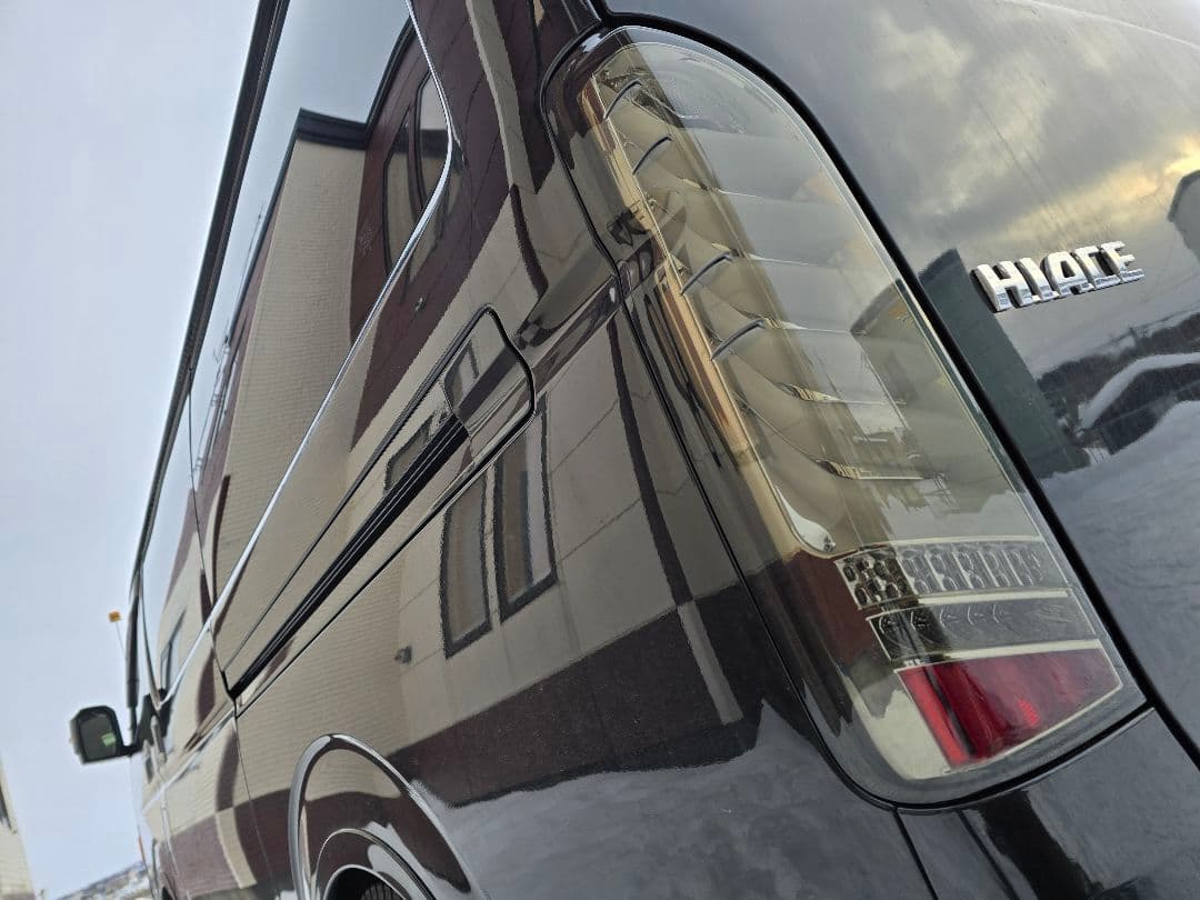 ハイエース　テールランプ　ヴァレンティ