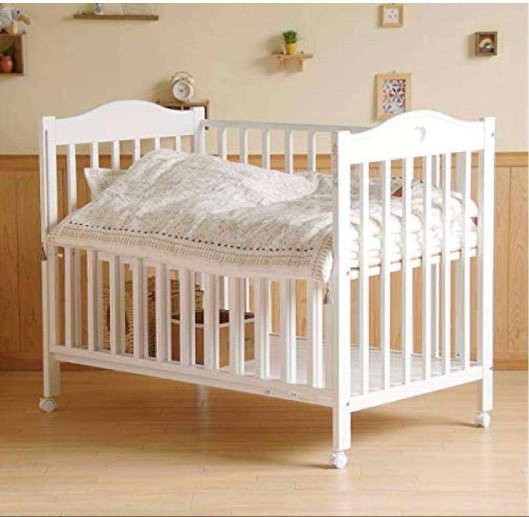 ベビーベッド　白